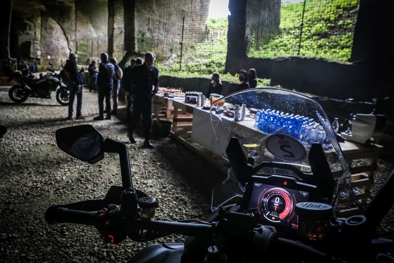 Triumph Adventure Experience: quando la moto va a braccetto con l'architettura